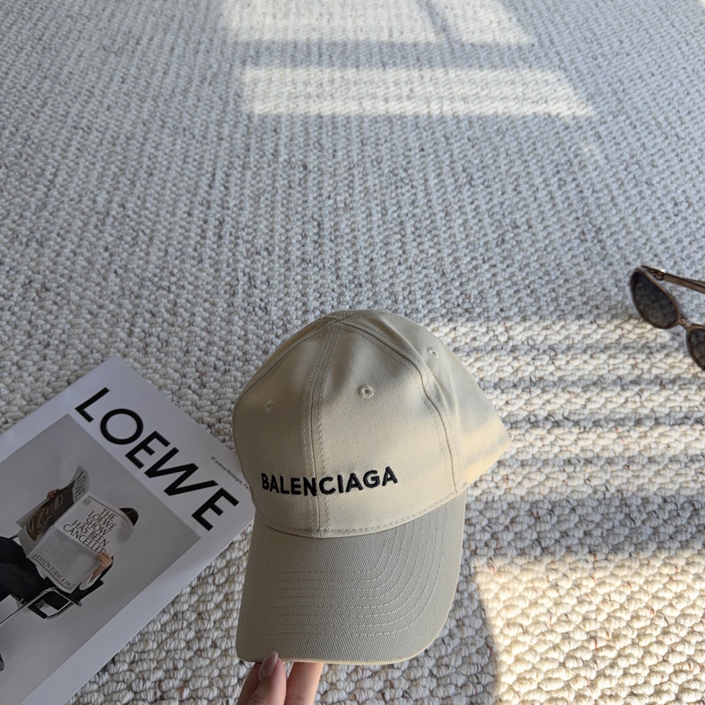 巴黎世家BALENCIAGA极简刺绣字母棒球帽｜日常闭眼入 百看不厌的基础款棒球帽！ 舒适面料，戴起来不压头顶，没有束缚