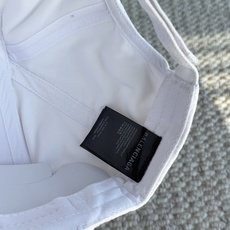 巴黎世家BALENCIAGA极简刺绣字母棒球帽|日常闭眼入 百看不厌的基础款棒球帽! 舒适面料,戴起来不压头顶,没有束缚 巴黎世家BALENCIAGA极简刺绣字母棒球帽|日常闭眼入 百看不厌的基础款棒球帽! 舒适面料,戴起来不压头顶,没有束缚