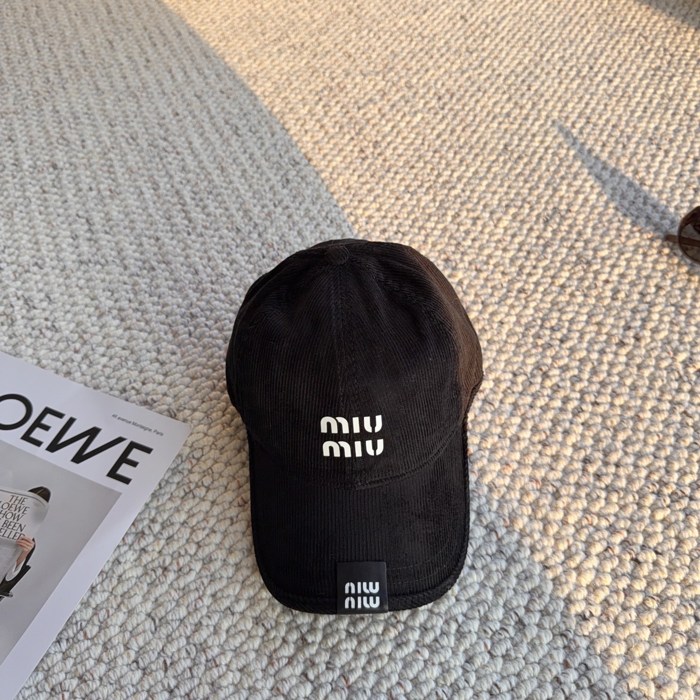 miumiu谬谬秋冬甜酷配饰✨miu风灯芯绒棒球帽合集 谁能拒绝灯芯绒带来的复古氛围感! 软糯灯芯绒面料,自带水洗做旧质 miumiu谬谬秋冬甜酷配饰✨miu风灯芯绒棒球帽合集 谁能拒绝灯芯绒带来的复古氛围感! 软糯灯芯绒面料,自带水洗做旧质
