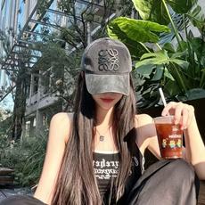 罗意威LOEWE 秋冬显贵配饰|灯芯绒拼皮棒球帽✨ 秋冬就爱这种复古又高级的帽款! 帽身是质感灯芯绒,清晰竖条肌理,搭配 罗意威LOEWE 秋冬显贵配饰|灯芯绒拼皮棒球帽✨ 秋冬就爱这种复古又高级的帽款! 帽身是质感灯芯绒,清晰竖条肌理,搭配