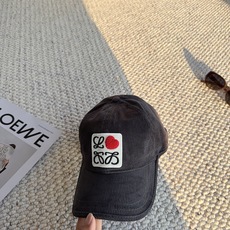 罗意威loewe秋冬甜酷帽子|爱心贴布灯芯绒棒球帽❤️ 谁能拒绝带小爱心的复古灯芯绒帽子! 水洗灯芯绒面料,自带软糯竖条 罗意威loewe秋冬甜酷帽子|爱心贴布灯芯绒棒球帽❤️ 谁能拒绝带小爱心的复古灯芯绒帽子! 水洗灯芯绒面料,自带软糯竖条