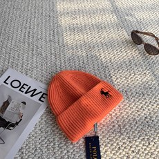 POLO经典小马刺绣,利落竖坑条针织纹理,竖向纹路视觉拉高颅顶,巨显脸小。 针织料子密实软糯,保暖不闷,翻边帽型,对头型 POLO经典小马刺绣,利落竖坑条针织纹理,竖向纹路视觉拉高颅顶,巨显脸小。 针织料子密实软糯,保暖不闷,翻边帽型,对头型