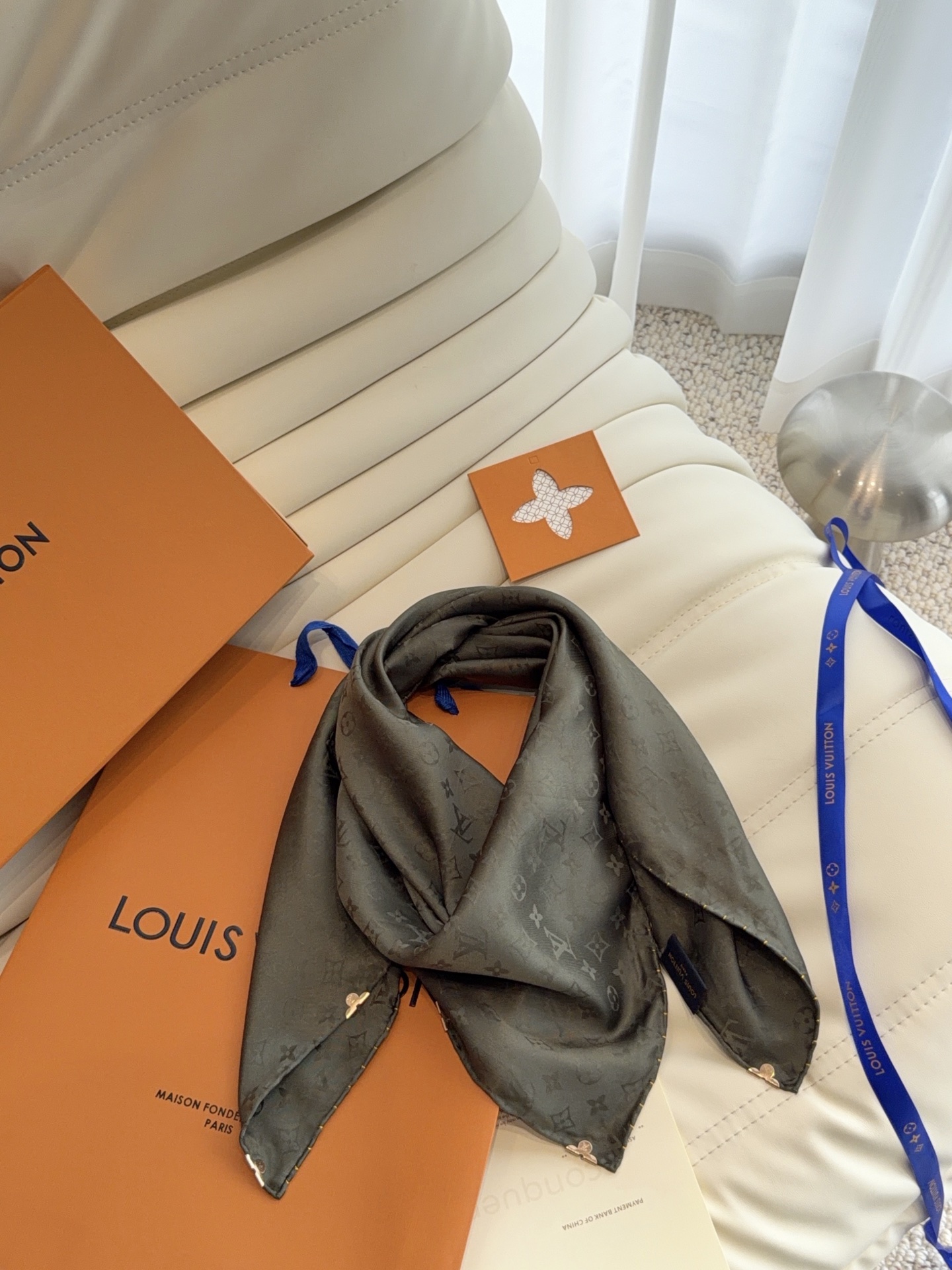 🆕 LV 正品金属配件Monogram Cerise 桑蚕丝方巾出自路易威登 以明快的艺术风格重绎经典品牌标识。Mon 🆕 LV 正品金属配件Monogram Cerise 桑蚕丝方巾出自路易威登 以明快的艺术风格重绎经典品牌标识。Mon