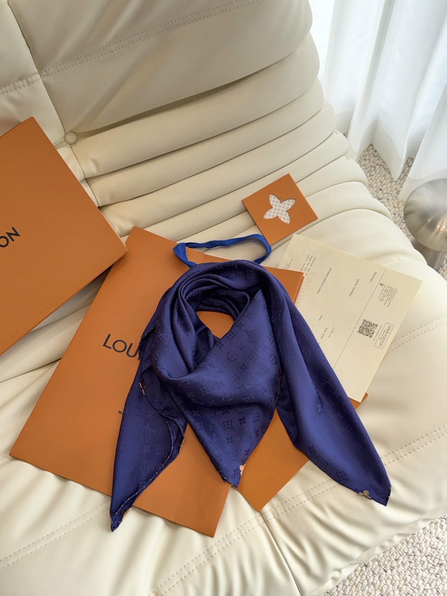 🆕 LV 正品金属配件Monogram Cerise 桑蚕丝方巾出自路易威登 以明快的艺术风格重绎经典品牌标识。Mon 🆕 LV 正品金属配件Monogram Cerise 桑蚕丝方巾出自路易威登 以明快的艺术风格重绎经典品牌标识。Mon
