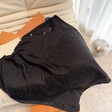🆕 LV 正品金属配件Monogram Cerise 桑蚕丝方巾出自路易威登 以明快的艺术风格重绎经典品牌标识。Mon 🆕 LV 正品金属配件Monogram Cerise 桑蚕丝方巾出自路易威登 以明快的艺术风格重绎经典品牌标识。Mon