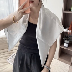 🆕 LV 正品金属配件Monogram Cerise 桑蚕丝方巾出自路易威登 以明快的艺术风格重绎经典品牌标识。Mon 🆕 LV 正品金属配件Monogram Cerise 桑蚕丝方巾出自路易威登 以明快的艺术风格重绎经典品牌标识。Mon