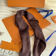 🆕 MONOGRAM CONFIDENTIAL 方巾 【18mm顶级真丝双面同色丝巾】 Monogram Confid 🆕 MONOGRAM CONFIDENTIAL 方巾 【18mm顶级真丝双面同色丝巾】 Monogram Confid