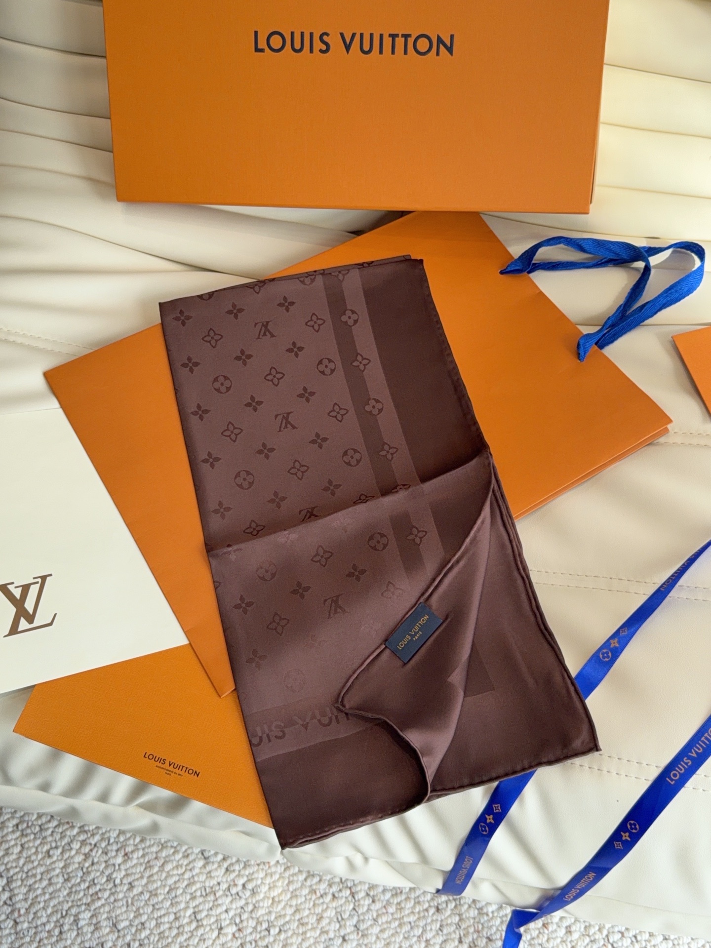 🆕 MONOGRAM CONFIDENTIAL 方巾 【18mm顶级真丝双面同色丝巾】 Monogram Confid 🆕 MONOGRAM CONFIDENTIAL 方巾 【18mm顶级真丝双面同色丝巾】 Monogram Confid