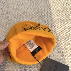 秋冬刚需冷帽来啦🔥 始祖鸟提花针织冷帽,经典大logo骨骼图案,辨识度直接拉满。 软糯针织面料,弹力很好,不勒头,大头小 秋冬刚需冷帽来啦🔥 始祖鸟提花针织冷帽,经典大logo骨骼图案,辨识度直接拉满。 软糯针织面料,弹力很好,不勒头,大头小