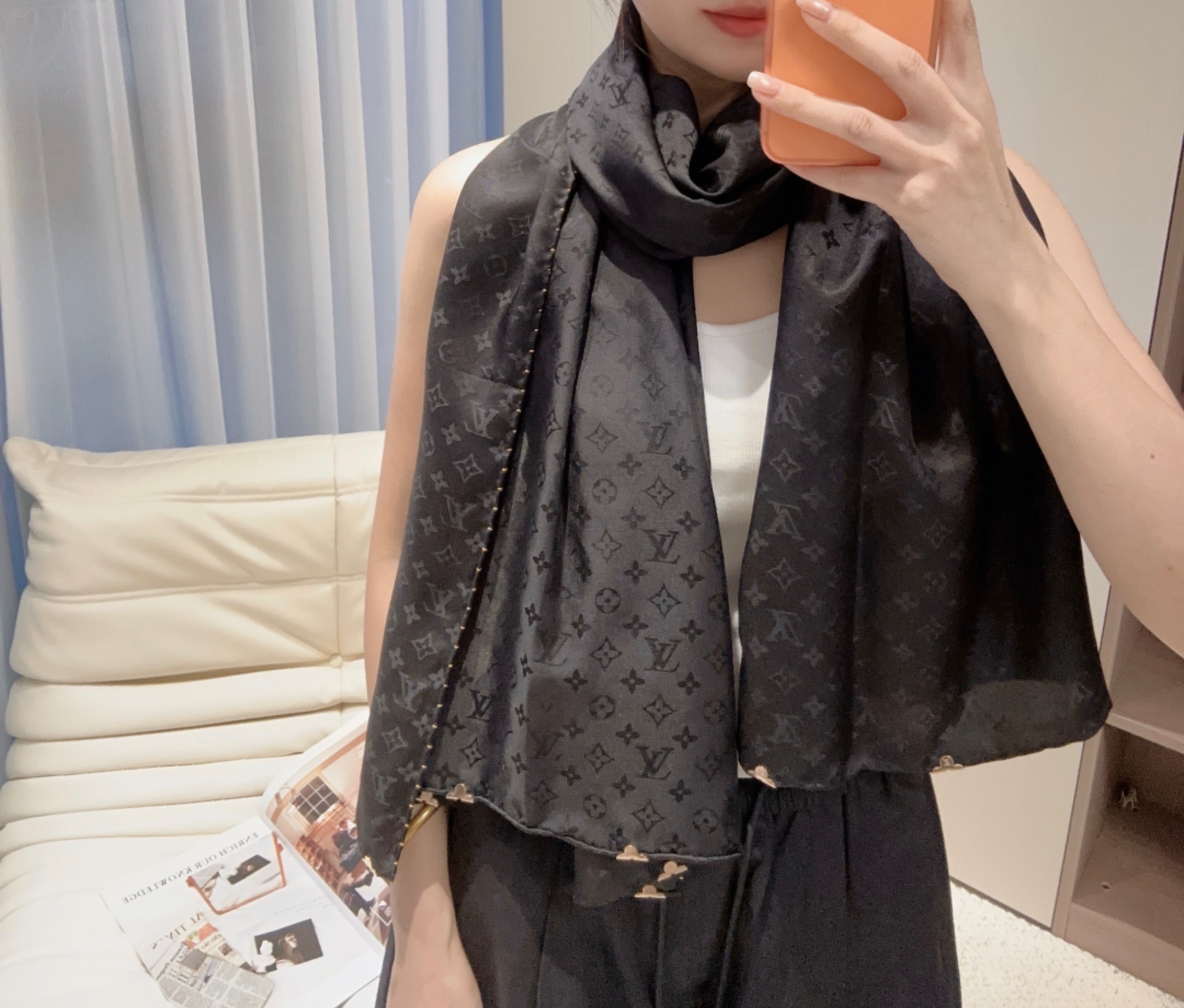 🆕  路易威登（180×65长巾）正品金属配件 会发光发亮的真丝✨围巾专柜同步‼️真心赞‼️驴家路易威登经典 Monog