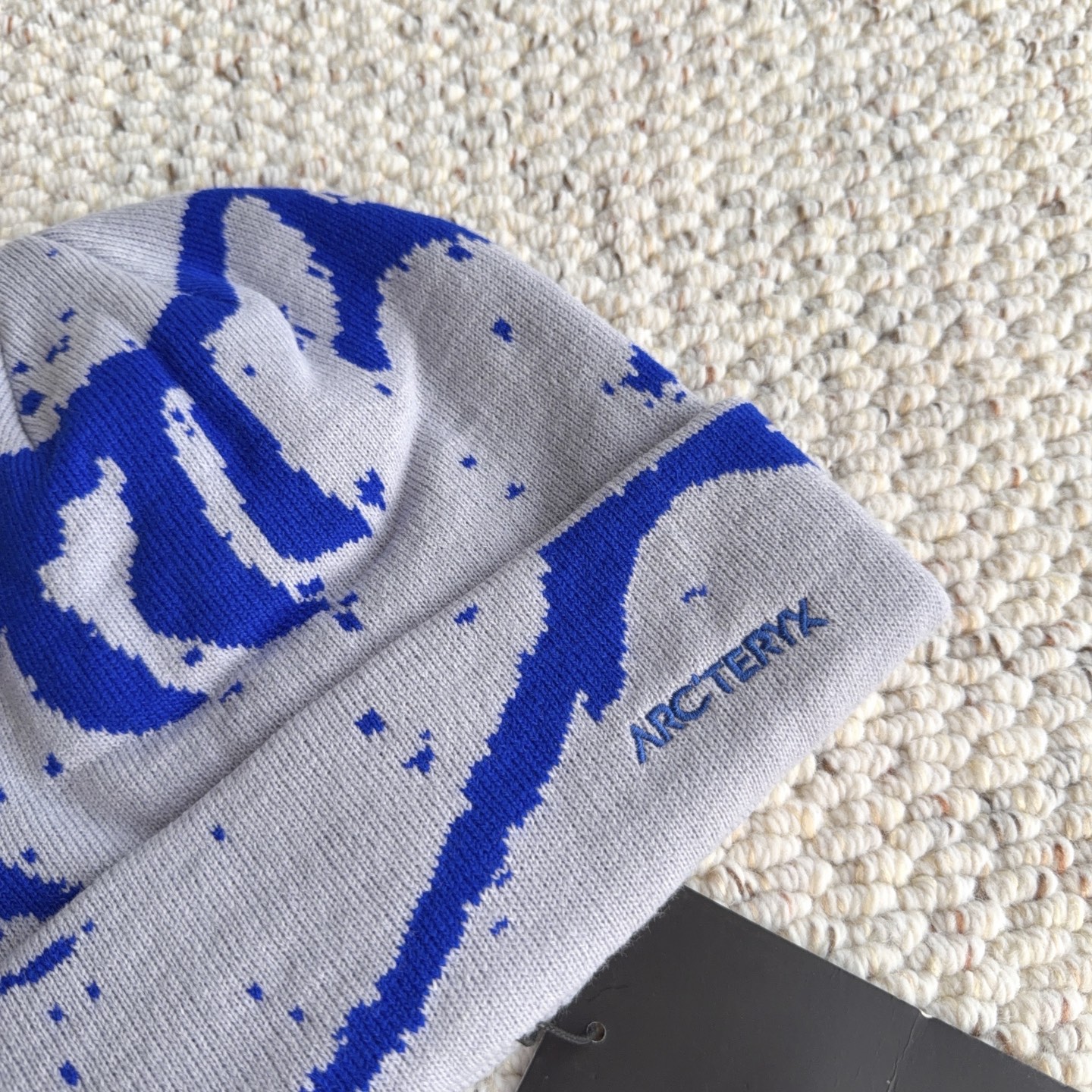 始祖鸟户外风氛围感冷帽|雪景扎染太好看啦❄️ 这组雪地迷彩提花冷帽真的长在审美上! 雪花泼墨的图案设计,自带冬日雪景氛围 始祖鸟户外风氛围感冷帽|雪景扎染太好看啦❄️ 这组雪地迷彩提花冷帽真的长在审美上! 雪花泼墨的图案设计,自带冬日雪景氛围