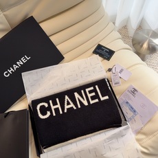 🆕 CHANEL【新款来袭】香奈儿专柜最新编织系列!这是一个特别稀有的款式,这也是小香家第一款采用纯色针织工艺的围巾! 🆕 CHANEL【新款来袭】香奈儿专柜最新编织系列!这是一个特别稀有的款式,这也是小香家第一款采用纯色针织工艺的围巾!
