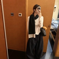 🆕 CHANEL【新款来袭】香奈儿专柜最新编织系列!这是一个特别稀有的款式,这也是小香家第一款采用纯色针织工艺的围巾! 🆕 CHANEL【新款来袭】香奈儿专柜最新编织系列!这是一个特别稀有的款式,这也是小香家第一款采用纯色针织工艺的围巾!