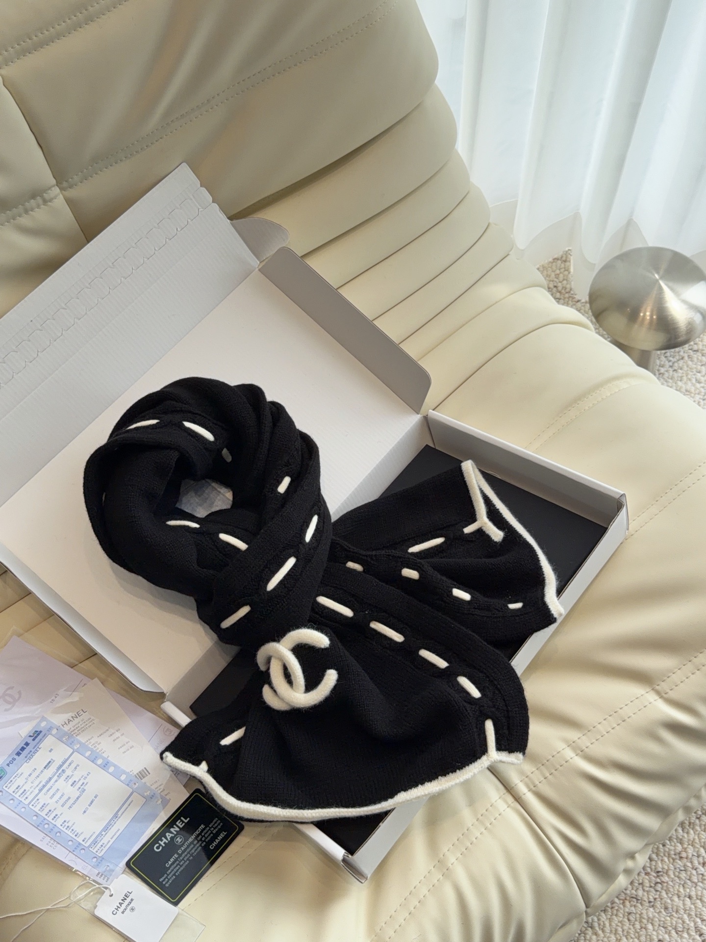 🆕  CHANEL【新款来袭】香奈儿专柜最新编织系列！这是一个特别稀有的款式，这也是小香家第一款采用拼色针织工艺的围巾！