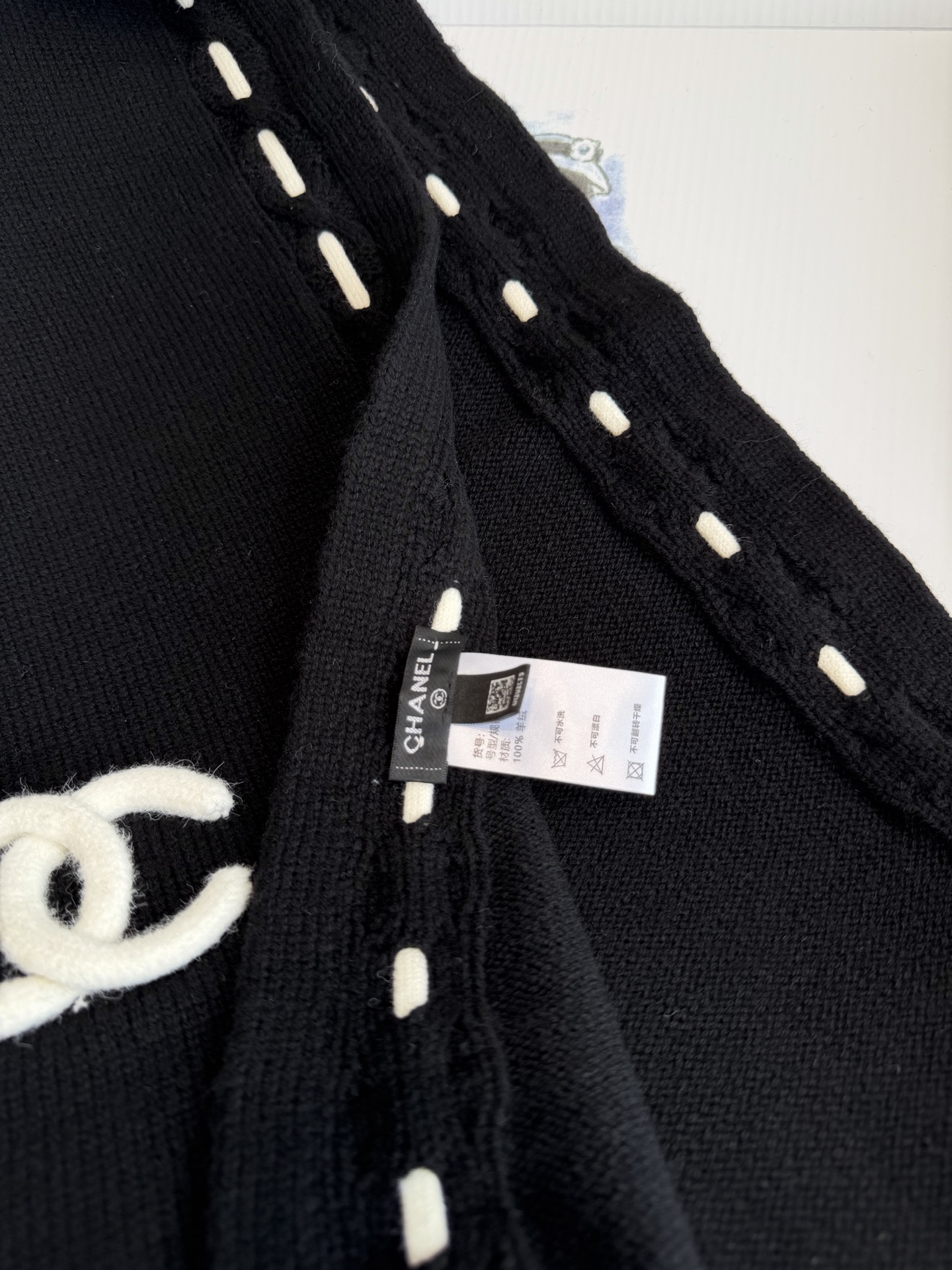 🆕  CHANEL【新款来袭】香奈儿专柜最新编织系列！这是一个特别稀有的款式，这也是小香家第一款采用拼色针织工艺的围巾！