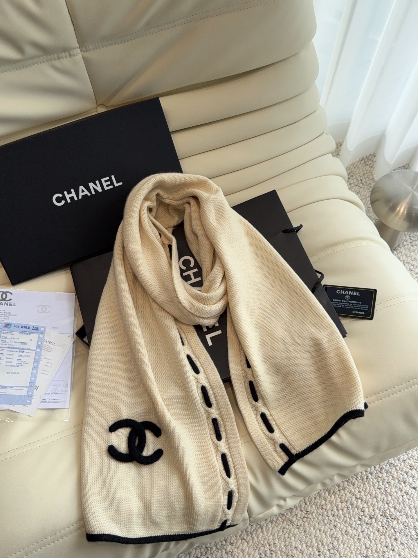 🆕  CHANEL【新款来袭】香奈儿专柜最新编织系列！这是一个特别稀有的款式，这也是小香家第一款采用拼色针织工艺的围巾！