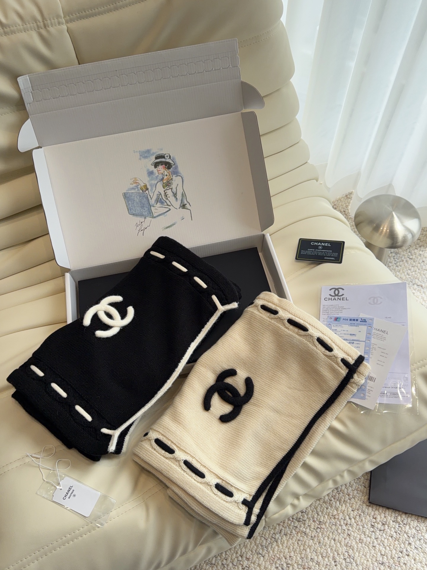 🆕  CHANEL【新款来袭】香奈儿专柜最新编织系列！这是一个特别稀有的款式，这也是小香家第一款采用拼色针织工艺的围巾！