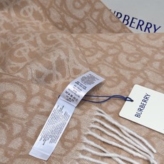 🆕 Dior(迪奥)超级好手感 不要质疑他的品质 完全是为了回馈客户‼‼ 🧣🧣🧣卖了一百年的款式‼ 就不赘述它有多么的 🆕 Dior(迪奥)超级好手感 不要质疑他的品质 完全是为了回馈客户‼‼ 🧣🧣🧣卖了一百年的款式‼ 就不赘述它有多么的