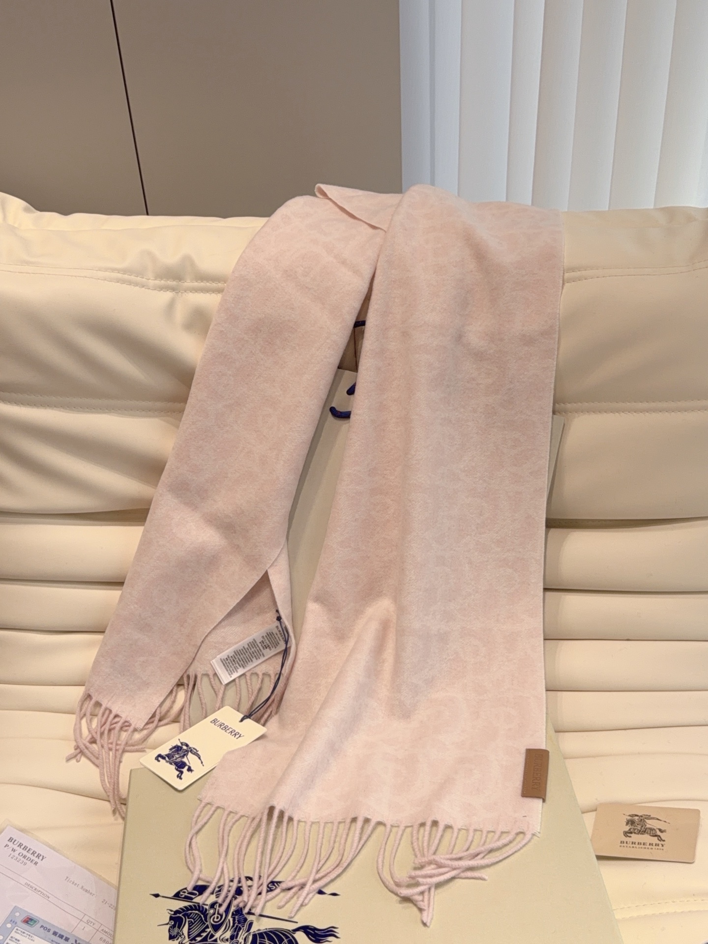 🆕  Dior（迪奥）超级好手感 不要质疑他的品质 完全是为了回馈客户‼‼ 🧣🧣🧣卖了一百年的款式‼ 就不赘述它有多么的