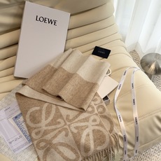 🆕 新款 ✨💕同步 LOEWE罗意威|双面拼色羊绒羊毛🤎💗 新品!粉拼驼这个配色真的温柔到骨子里 经典Anagram回 🆕 新款 ✨💕同步 LOEWE罗意威|双面拼色羊绒羊毛🤎💗 新品!粉拼驼这个配色真的温柔到骨子里 经典Anagram回