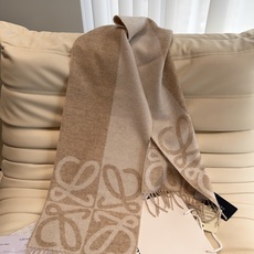 🆕 新款 ✨💕同步 LOEWE罗意威|双面拼色羊绒羊毛🤎💗 新品!粉拼驼这个配色真的温柔到骨子里 经典Anagram回 🆕 新款 ✨💕同步 LOEWE罗意威|双面拼色羊绒羊毛🤎💗 新品!粉拼驼这个配色真的温柔到骨子里 经典Anagram回