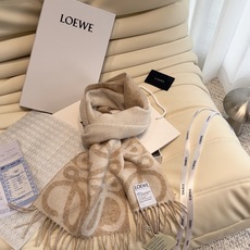 🆕 新款 ✨💕同步 LOEWE罗意威|双面拼色羊绒羊毛🤎💗 新品!粉拼驼这个配色真的温柔到骨子里 经典Anagram回 🆕 新款 ✨💕同步 LOEWE罗意威|双面拼色羊绒羊毛🤎💗 新品!粉拼驼这个配色真的温柔到骨子里 经典Anagram回