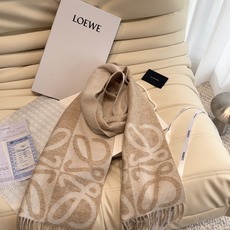🆕 新款 ✨💕同步 LOEWE罗意威|双面拼色羊绒羊毛🤎💗 新品!粉拼驼这个配色真的温柔到骨子里 经典Anagram回 🆕 新款 ✨💕同步 LOEWE罗意威|双面拼色羊绒羊毛🤎💗 新品!粉拼驼这个配色真的温柔到骨子里 经典Anagram回