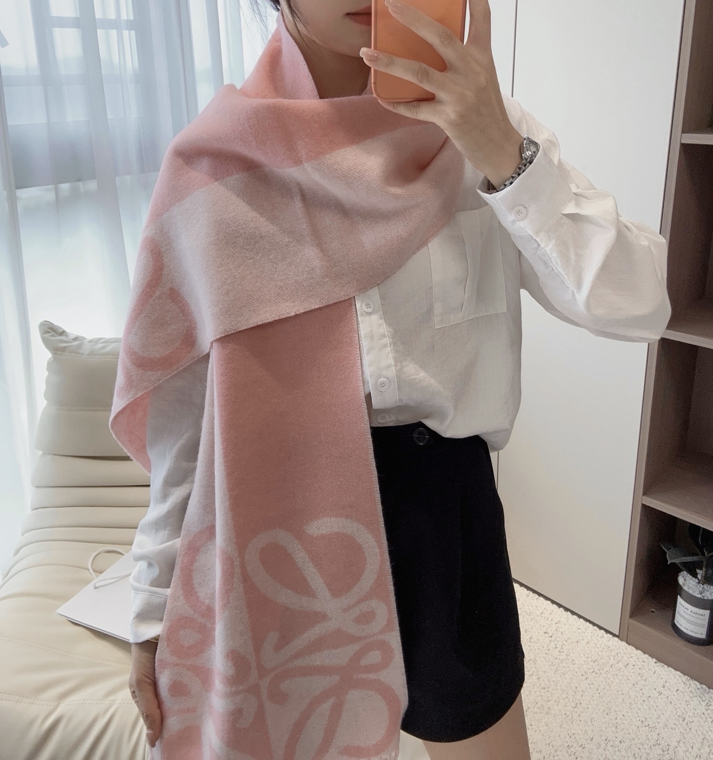 🆕  新款 ✨💕同步 LOEWE罗意威｜双面拼色羊绒羊毛🤎💗 新品！粉拼驼这个配色真的温柔到骨子里 经典Anagram回