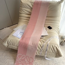 🆕 新款 ✨💕同步 LOEWE罗意威|双面拼色羊绒羊毛🤎💗 新品!粉拼驼这个配色真的温柔到骨子里 经典Anagram回 🆕 新款 ✨💕同步 LOEWE罗意威|双面拼色羊绒羊毛🤎💗 新品!粉拼驼这个配色真的温柔到骨子里 经典Anagram回