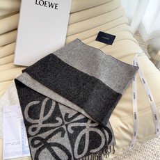 🆕 新款 ✨💕同步 LOEWE罗意威|双面拼色羊绒羊毛🤎💗 新品!粉拼驼这个配色真的温柔到骨子里 经典Anagram回 🆕 新款 ✨💕同步 LOEWE罗意威|双面拼色羊绒羊毛🤎💗 新品!粉拼驼这个配色真的温柔到骨子里 经典Anagram回