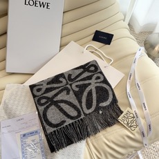 🆕 新款 ✨💕同步 LOEWE罗意威|双面拼色羊绒羊毛🤎💗 新品!粉拼驼这个配色真的温柔到骨子里 经典Anagram回 🆕 新款 ✨💕同步 LOEWE罗意威|双面拼色羊绒羊毛🤎💗 新品!粉拼驼这个配色真的温柔到骨子里 经典Anagram回