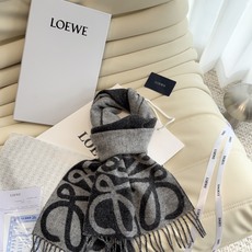 🆕 新款 ✨💕同步 LOEWE罗意威|双面拼色羊绒羊毛🤎💗 新品!粉拼驼这个配色真的温柔到骨子里 经典Anagram回 🆕 新款 ✨💕同步 LOEWE罗意威|双面拼色羊绒羊毛🤎💗 新品!粉拼驼这个配色真的温柔到骨子里 经典Anagram回