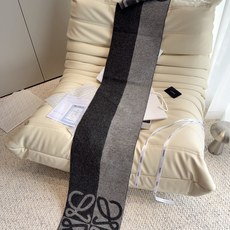 🆕 新款 ✨💕同步 LOEWE罗意威|双面拼色羊绒羊毛🤎💗 新品!粉拼驼这个配色真的温柔到骨子里 经典Anagram回 🆕 新款 ✨💕同步 LOEWE罗意威|双面拼色羊绒羊毛🤎💗 新品!粉拼驼这个配色真的温柔到骨子里 经典Anagram回
