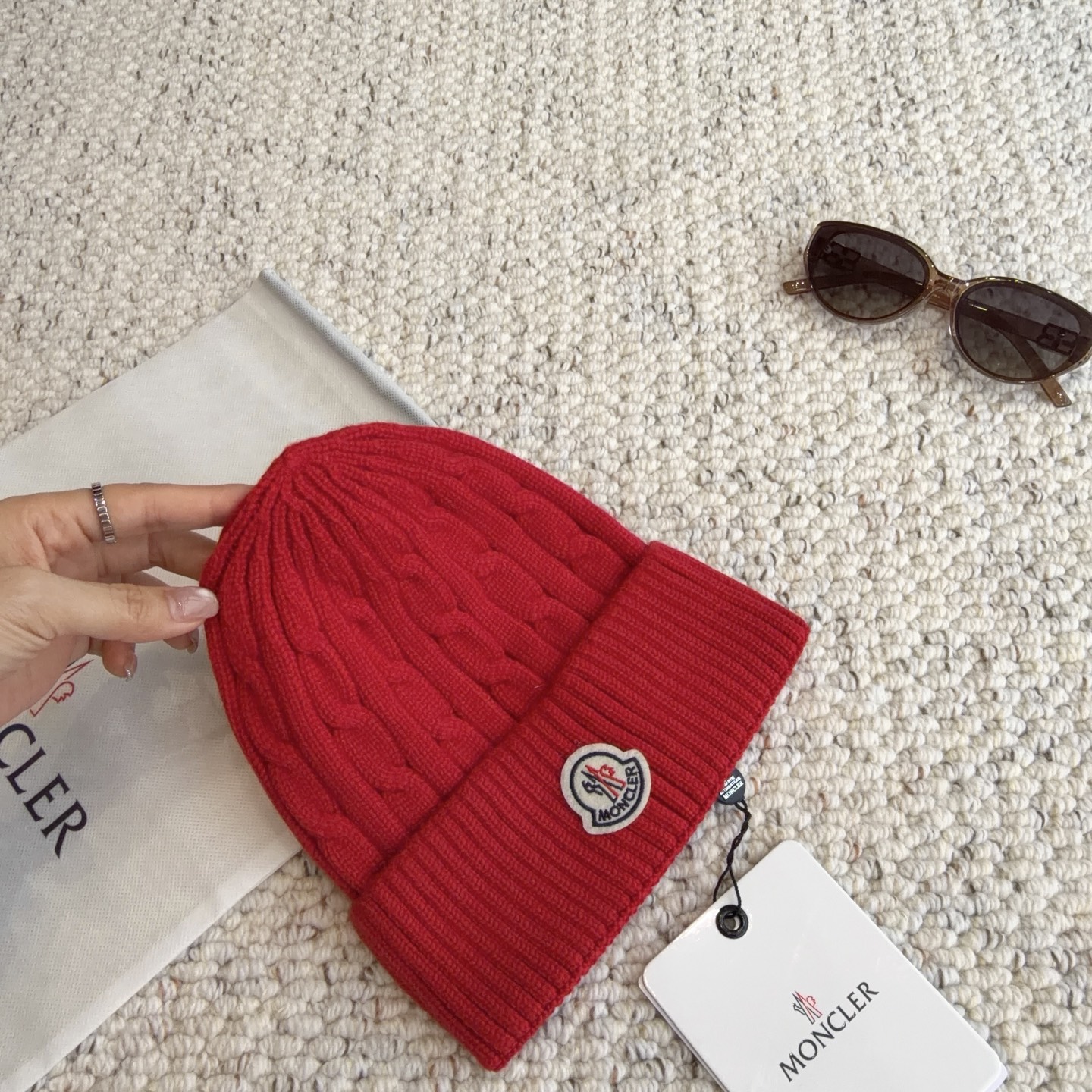 蒙口绞花针织冷帽｜多色合集 绞花纹理真的太有氛围感✨ 秋冬配饰少不了一顶质感冷帽！ 蒙口这款绞花针织帽真的长在审美上 立