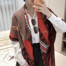 🆕 芬迪上新❤️ 【FENDI】 经典拼色优雅风,FENDI最新丝绒大方巾~气质到骨子里,新一季的面料超高级,真心超 🆕 芬迪上新❤️ 【FENDI】 经典拼色优雅风,FENDI最新丝绒大方巾~气质到骨子里,新一季的面料超高级,真心超