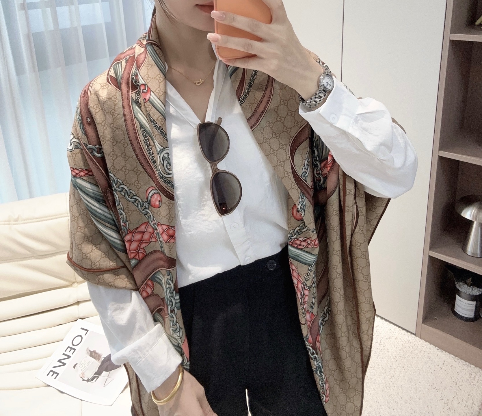 🆕  GUCCI（古驰）时髦秋冬季~“不惧岁月漫长，我们终将温柔以待”！！】气质到灵魂深处啊，这样的披肩能精准地表述你是