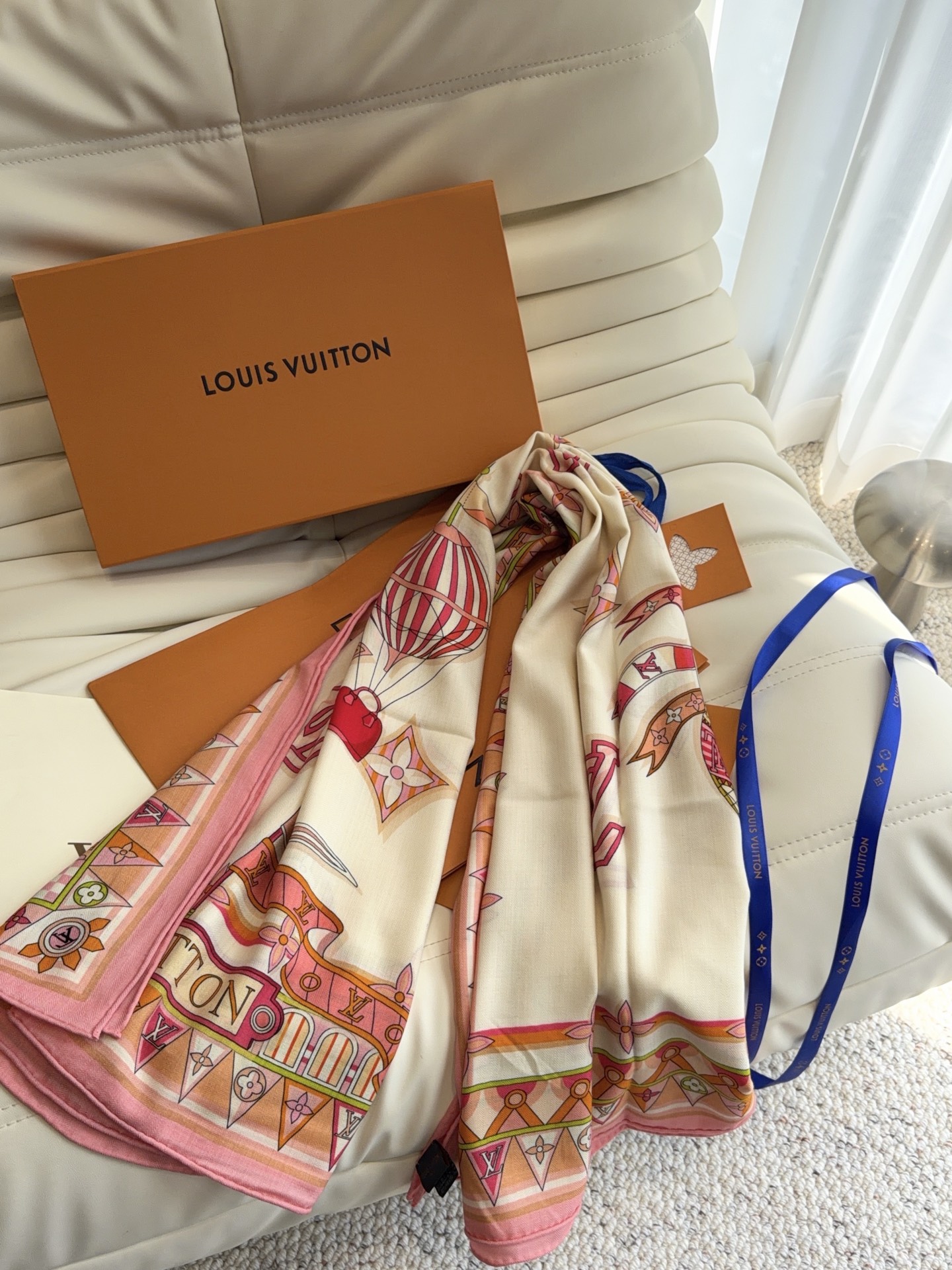 🆕  LV（路易威登）原单Lv140cm丝绒方巾，《热气球》，本款方巾全新加入 U价🉐️ and Away 系列，致意路