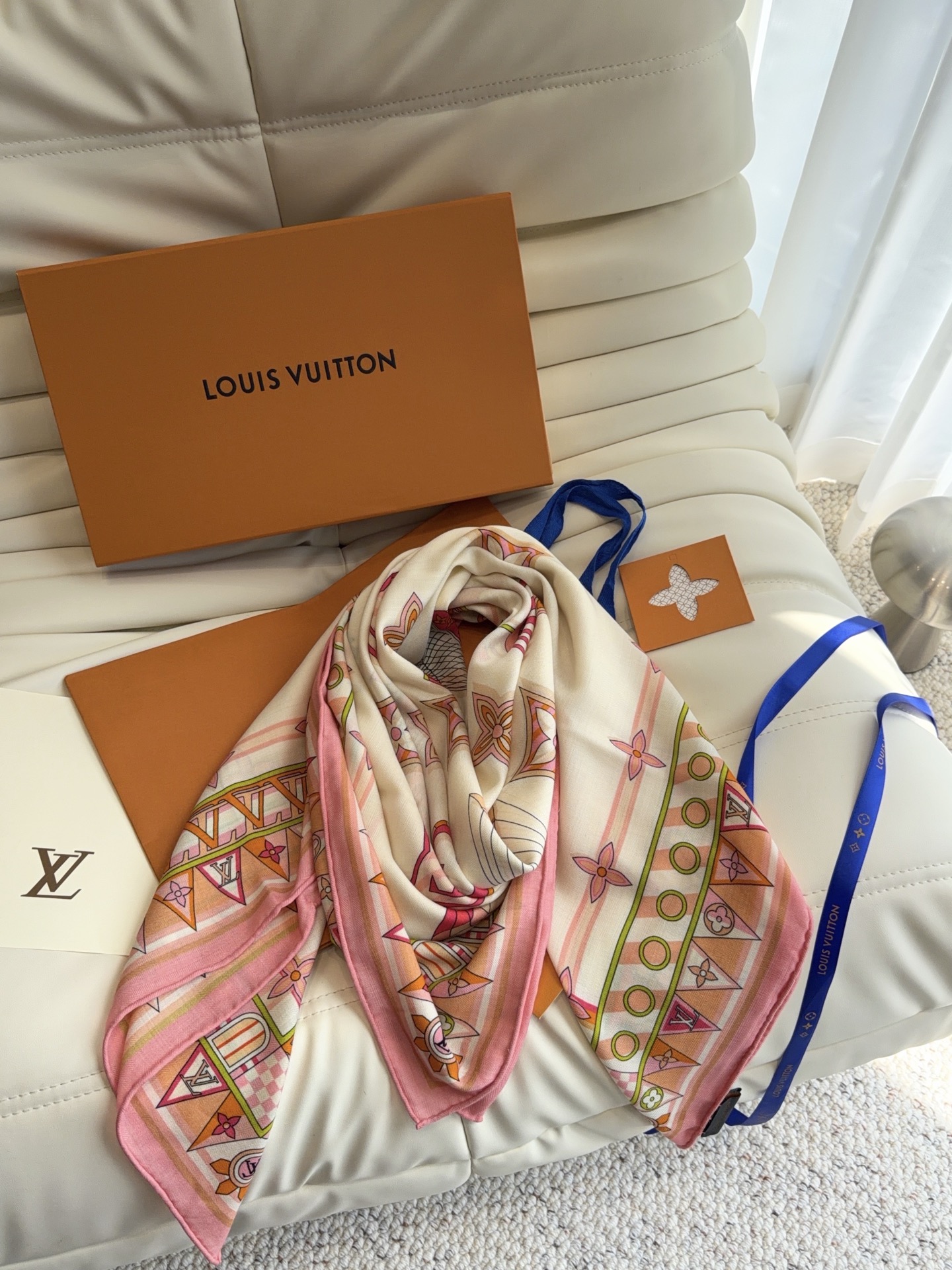 🆕  LV（路易威登）原单Lv140cm丝绒方巾，《热气球》，本款方巾全新加入 U价🉐️ and Away 系列，致意路