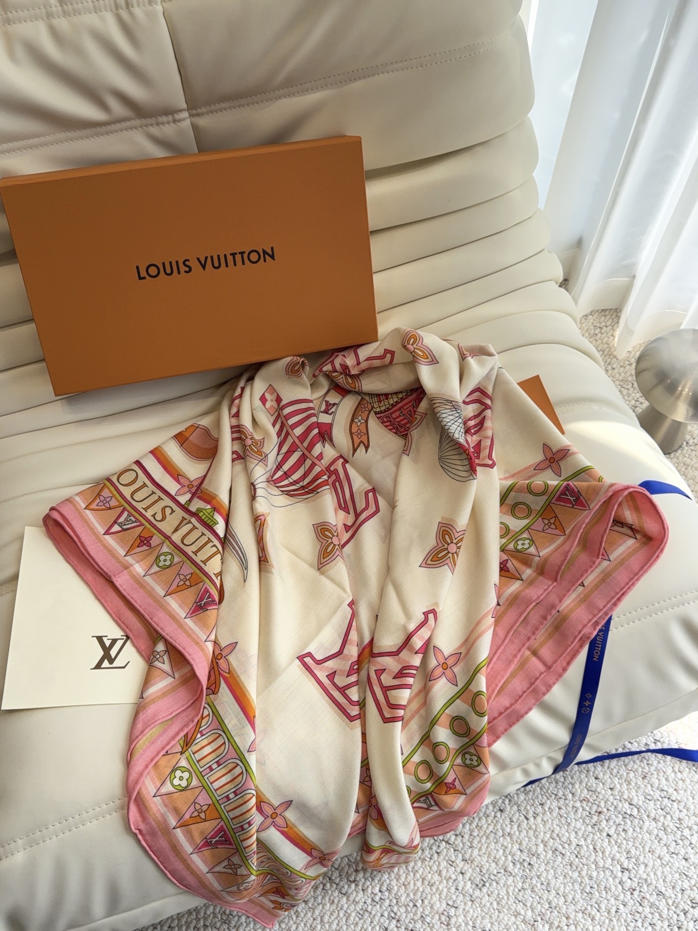 🆕  LV（路易威登）原单Lv140cm丝绒方巾，《热气球》，本款方巾全新加入 U价🉐️ and Away 系列，致意路