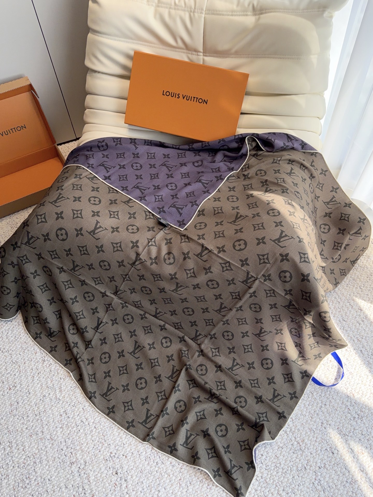 🆕 LV(路易威登)140 披肩 双面双色 一条围巾可以当两条搭配 LV x TM Monogram Su🆕 Perf 🆕 LV(路易威登)140 披肩 双面双色 一条围巾可以当两条搭配 LV x TM Monogram Su🆕 Perf