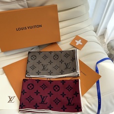 🆕 LV(路易威登)140 披肩 双面双色 一条围巾可以当两条搭配 LV x TM Monogram Su🆕 Perf 🆕 LV(路易威登)140 披肩 双面双色 一条围巾可以当两条搭配 LV x TM Monogram Su🆕 Perf