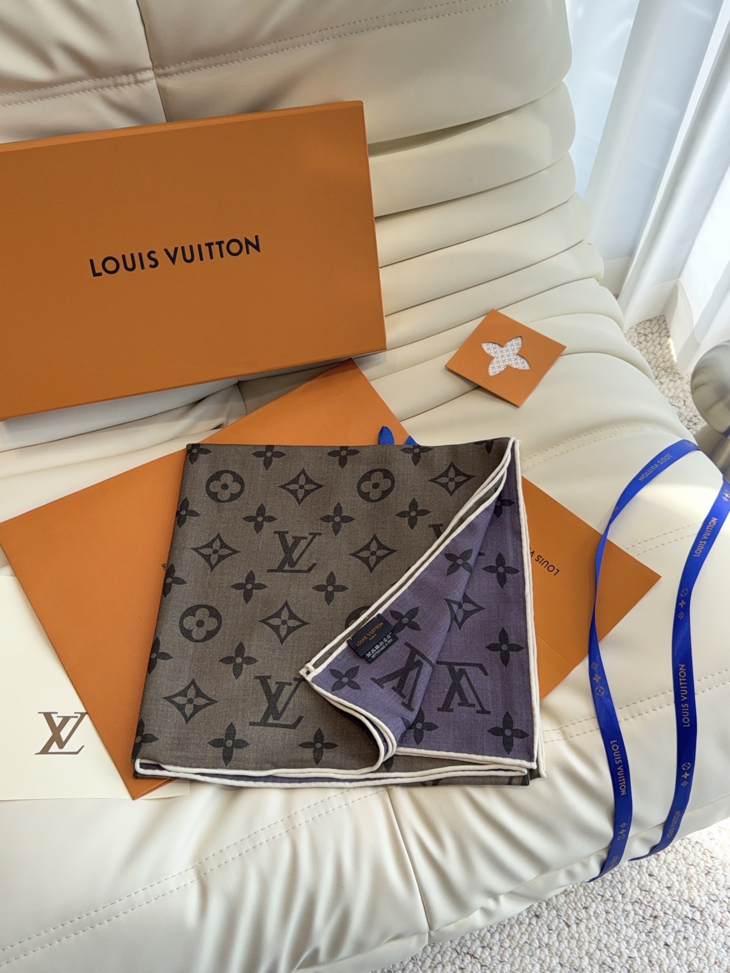 🆕 LV(路易威登)140 披肩 双面双色 一条围巾可以当两条搭配 LV x TM Monogram Su🆕 Perf 🆕 LV(路易威登)140 披肩 双面双色 一条围巾可以当两条搭配 LV x TM Monogram Su🆕 Perf