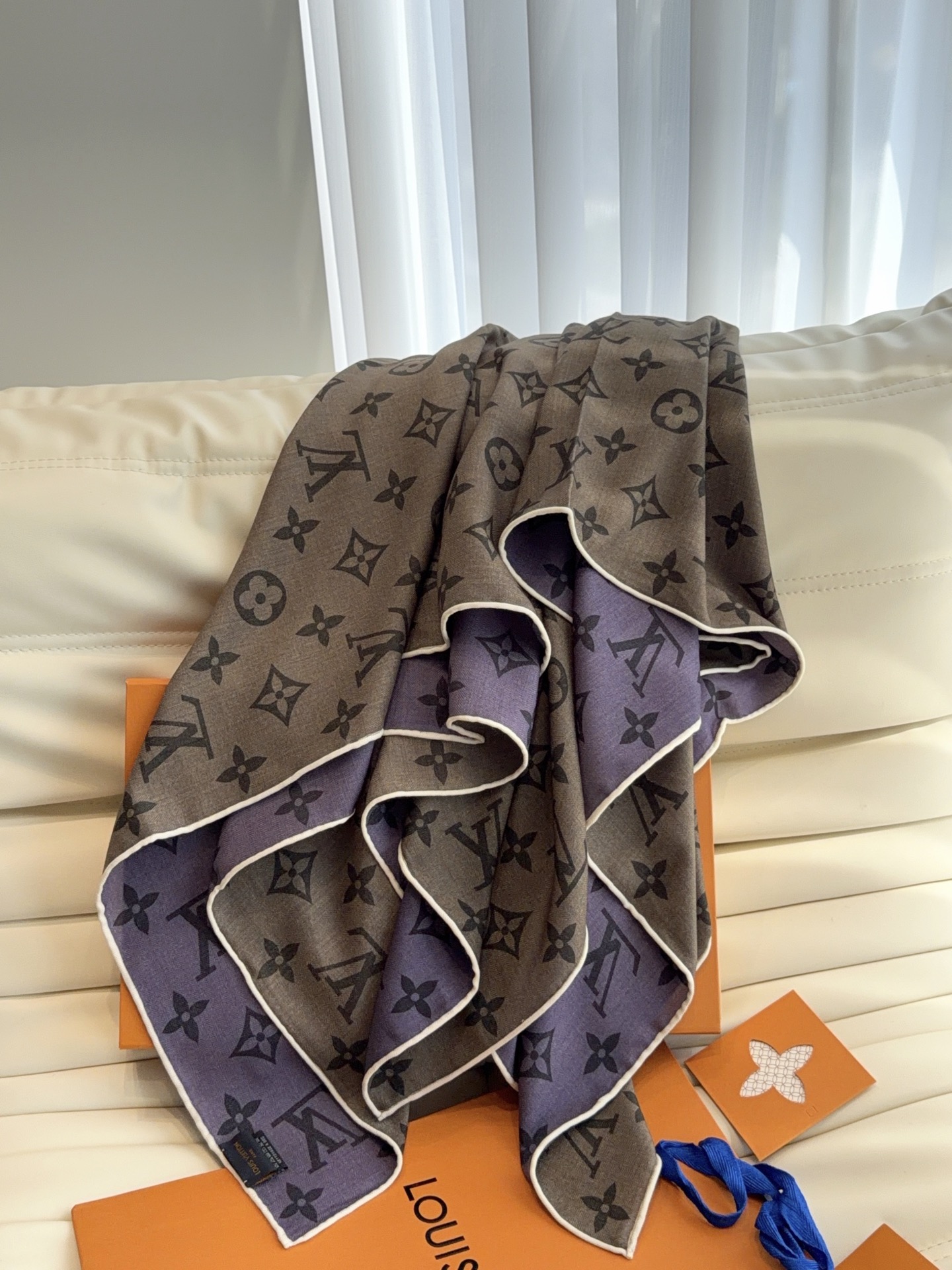 🆕 LV(路易威登)140 披肩 双面双色 一条围巾可以当两条搭配 LV x TM Monogram Su🆕 Perf 🆕 LV(路易威登)140 披肩 双面双色 一条围巾可以当两条搭配 LV x TM Monogram Su🆕 Perf