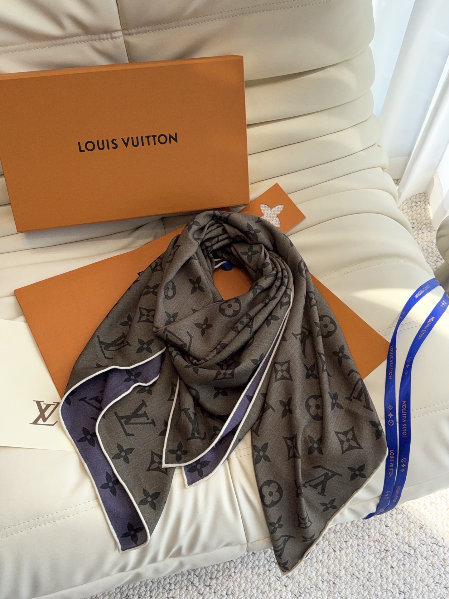 🆕 LV(路易威登)140 披肩 双面双色 一条围巾可以当两条搭配 LV x TM Monogram Su🆕 Perf 🆕 LV(路易威登)140 披肩 双面双色 一条围巾可以当两条搭配 LV x TM Monogram Su🆕 Perf