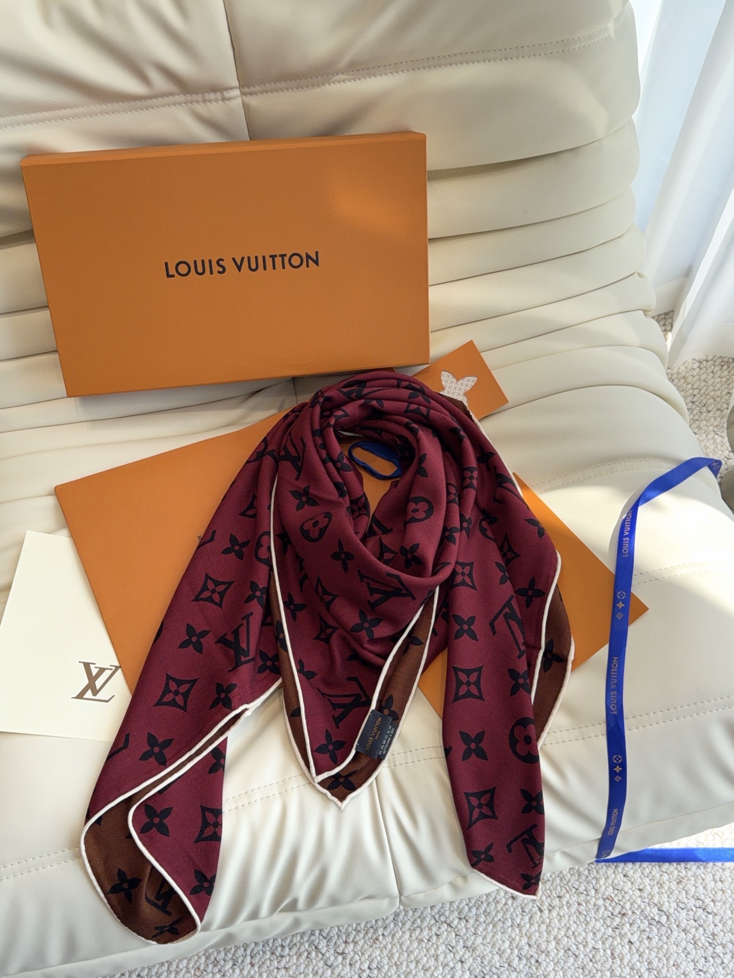 🆕 LV(路易威登)140 披肩 双面双色 一条围巾可以当两条搭配 LV x TM Monogram Su🆕 Perf 🆕 LV(路易威登)140 披肩 双面双色 一条围巾可以当两条搭配 LV x TM Monogram Su🆕 Perf