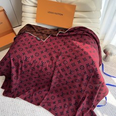 🆕 LV(路易威登)140 披肩 双面双色 一条围巾可以当两条搭配 LV x TM Monogram Su🆕 Perf 🆕 LV(路易威登)140 披肩 双面双色 一条围巾可以当两条搭配 LV x TM Monogram Su🆕 Perf