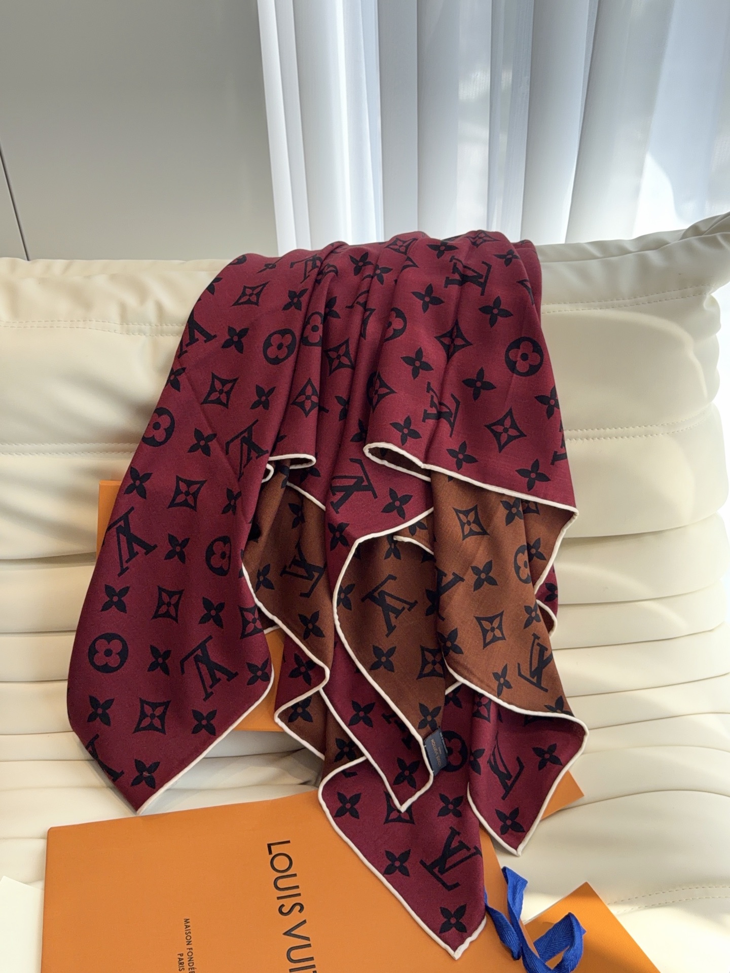🆕 LV(路易威登)140 披肩 双面双色 一条围巾可以当两条搭配 LV x TM Monogram Su🆕 Perf 🆕 LV(路易威登)140 披肩 双面双色 一条围巾可以当两条搭配 LV x TM Monogram Su🆕 Perf