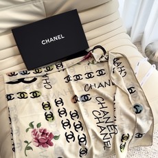 🆕 香奈儿上新❤️ 【Chanel】 经典茶花优雅Coco风,Chanel最新丝绒大方巾~气质到骨子里,香奶奶新一季 🆕 香奈儿上新❤️ 【Chanel】 经典茶花优雅Coco风,Chanel最新丝绒大方巾~气质到骨子里,香奶奶新一季
