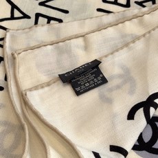 🆕 香奈儿上新❤️ 【Chanel】 经典茶花优雅Coco风,Chanel最新丝绒大方巾~气质到骨子里,香奶奶新一季 🆕 香奈儿上新❤️ 【Chanel】 经典茶花优雅Coco风,Chanel最新丝绒大方巾~气质到骨子里,香奶奶新一季