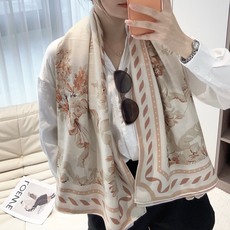 🆕 Dior(迪奥)马鞍针法”140披肩 手工卷边山羊绒和真丝混纺披肩(70%山羊绒,30%桑蚕丝)。双面双色 一条围 🆕 Dior(迪奥)马鞍针法”140披肩 手工卷边山羊绒和真丝混纺披肩(70%山羊绒,30%桑蚕丝)。双面双色 一条围